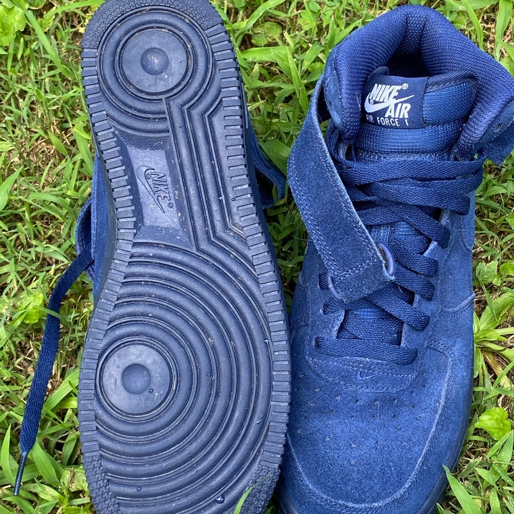 Shoes - Picture 2 of 3